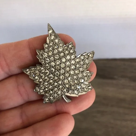 Silvertone Maple Leaf Rhinestone Brooch - Picture 10 of 10